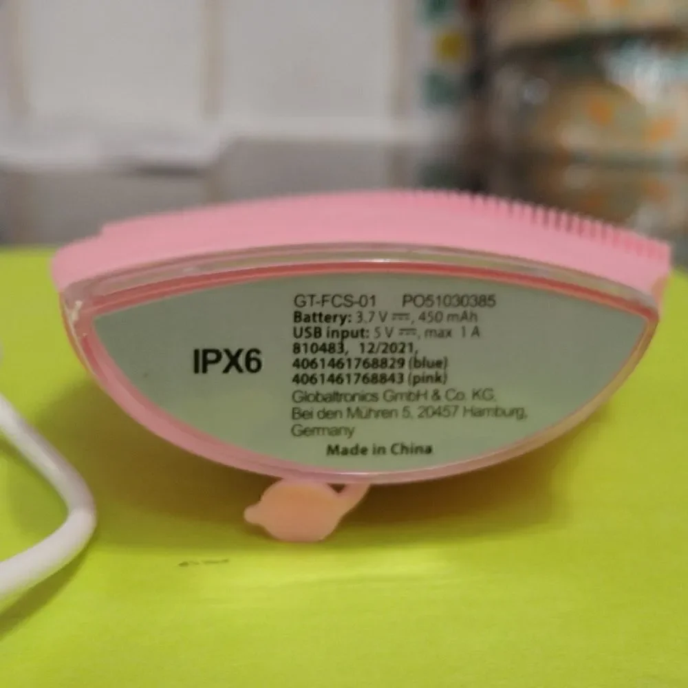 NEW  Foreo 